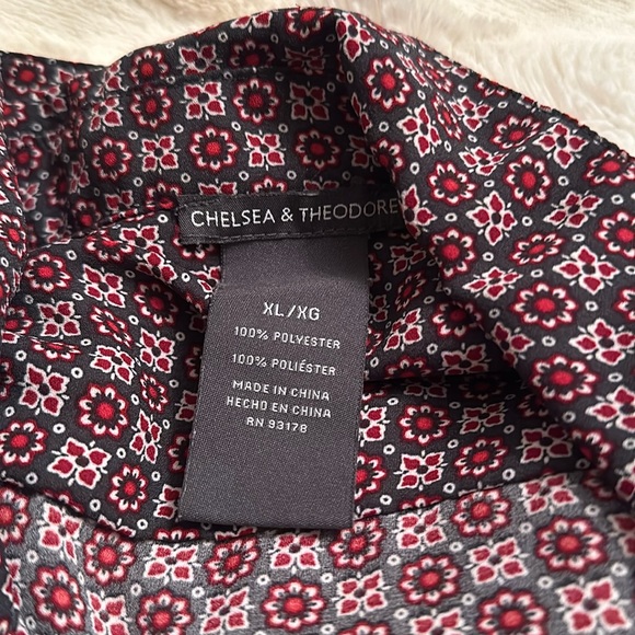 Chelsea and Theodore women’s xl dress shirt - Picture 3 of 4